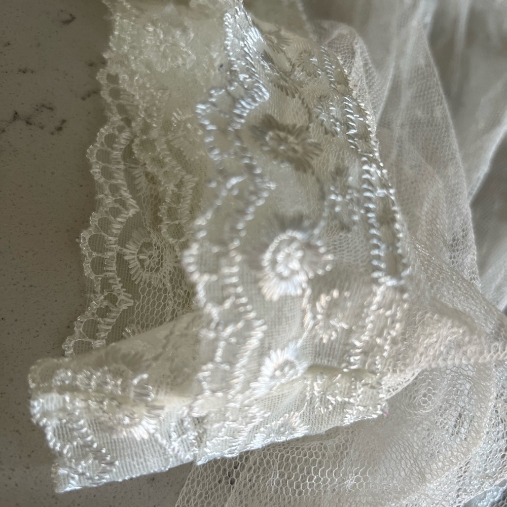 Lace crop top - Picture 3 of 5